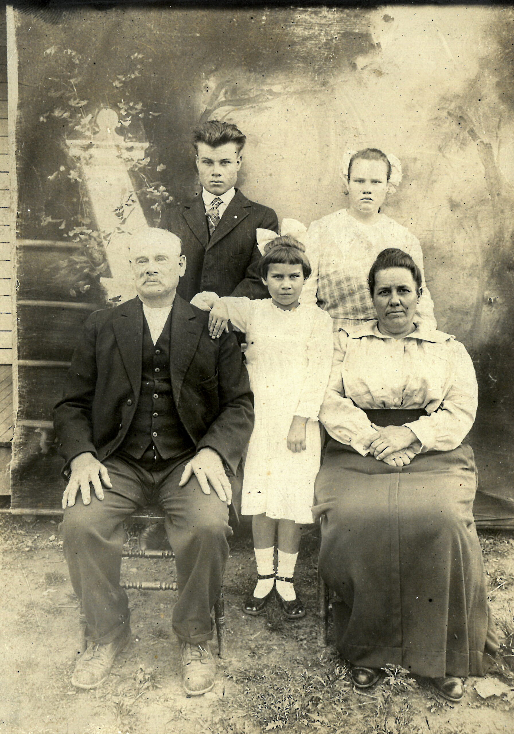 Unknown Persons Gallery - Family of 5