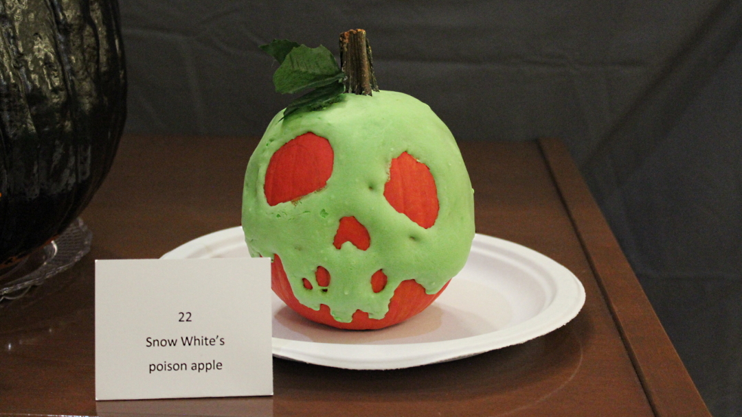 Pumpkin decorated as poisoned apple from "Snow White"