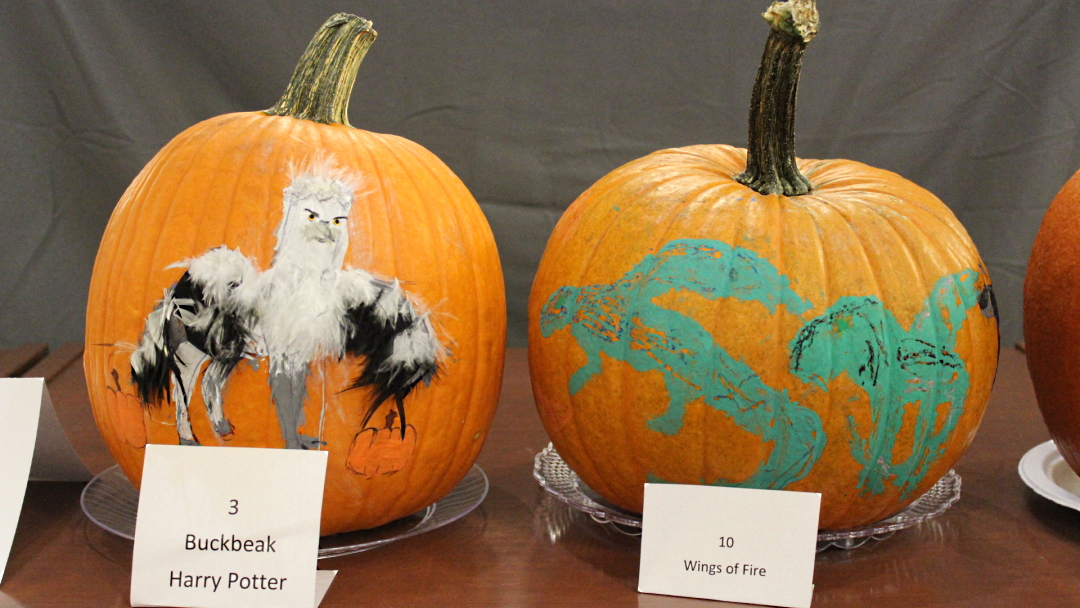 Pumpkins decorated as "Wings of Fire" and Buckbeak from "Harry Potter"